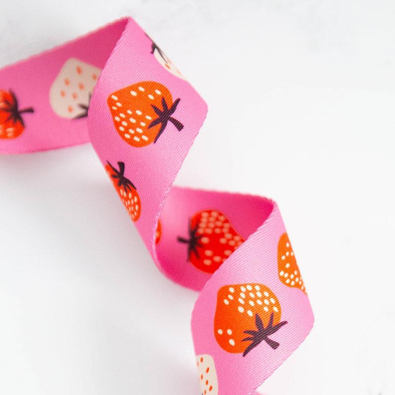 Ruby Star Webbing Strawberry Daisy 1.5" Width | Cut Options | SSCWEB 32