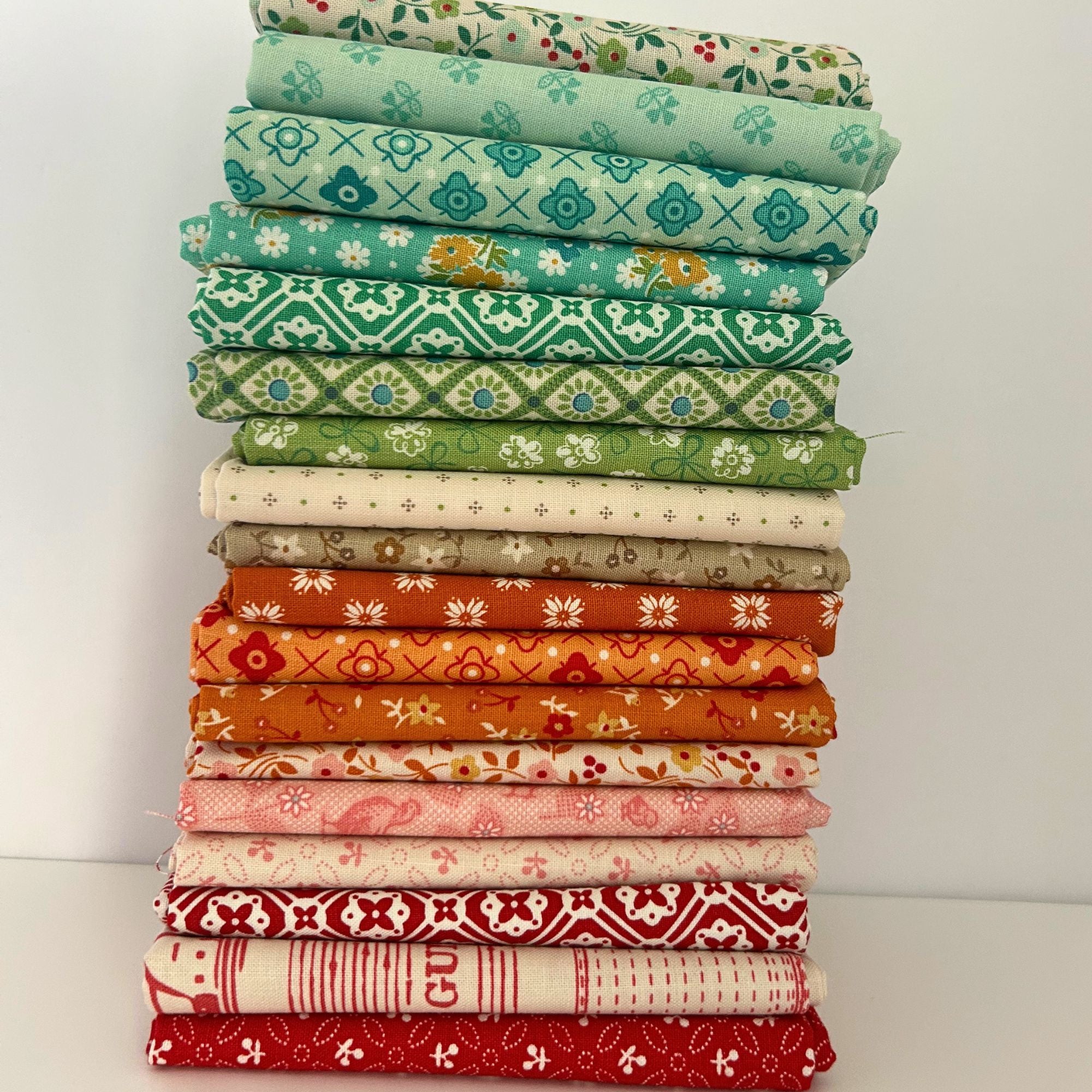 Fat Quarter Bundle Farm Fresh | Farmers Daughter by Lori Holt of Bee in My Bonnet | 18 Fat Quarters | Curated Bundle