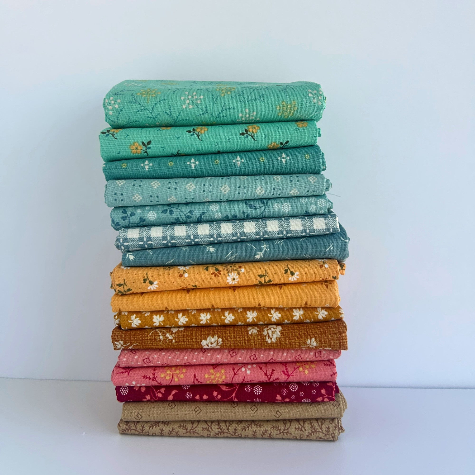 Fat Quarter Bundle Thanksgiving at Grandma's | Baked With Love by Lori Holt of Bee in My Bonnet | 16 Fat Quarters | Curated Bundle