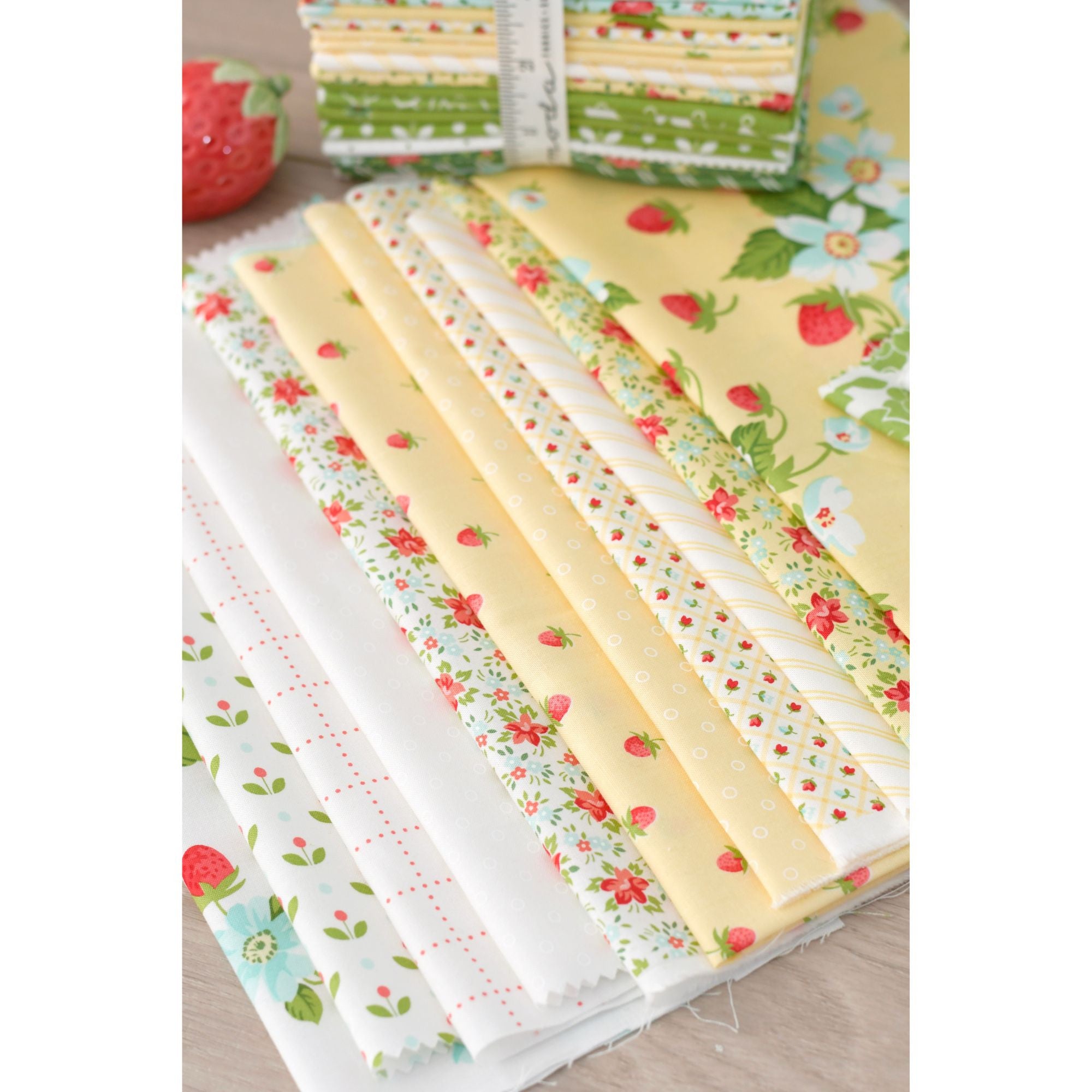 PRESALE Bloomsberry Fat Quarter Bundle White Yellow by Camille Roskelley for Moda Fabrics | 11 Fat Quarters | Curated Bundle