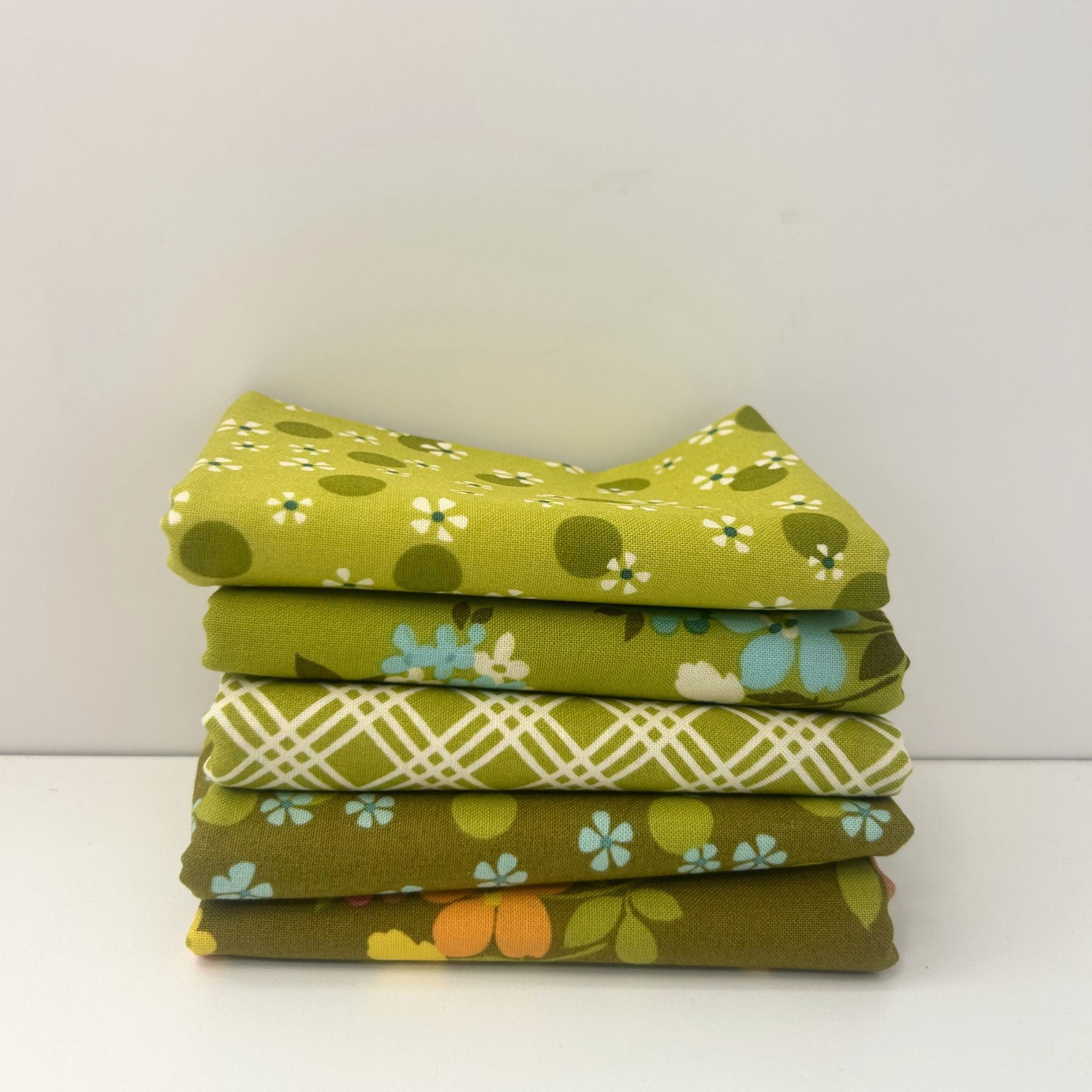 Happy Daze Custom Fat Quarter Bundle Green by Chloe’s Closet for Moda Fabrics | 5 FQs | Curated Bundle