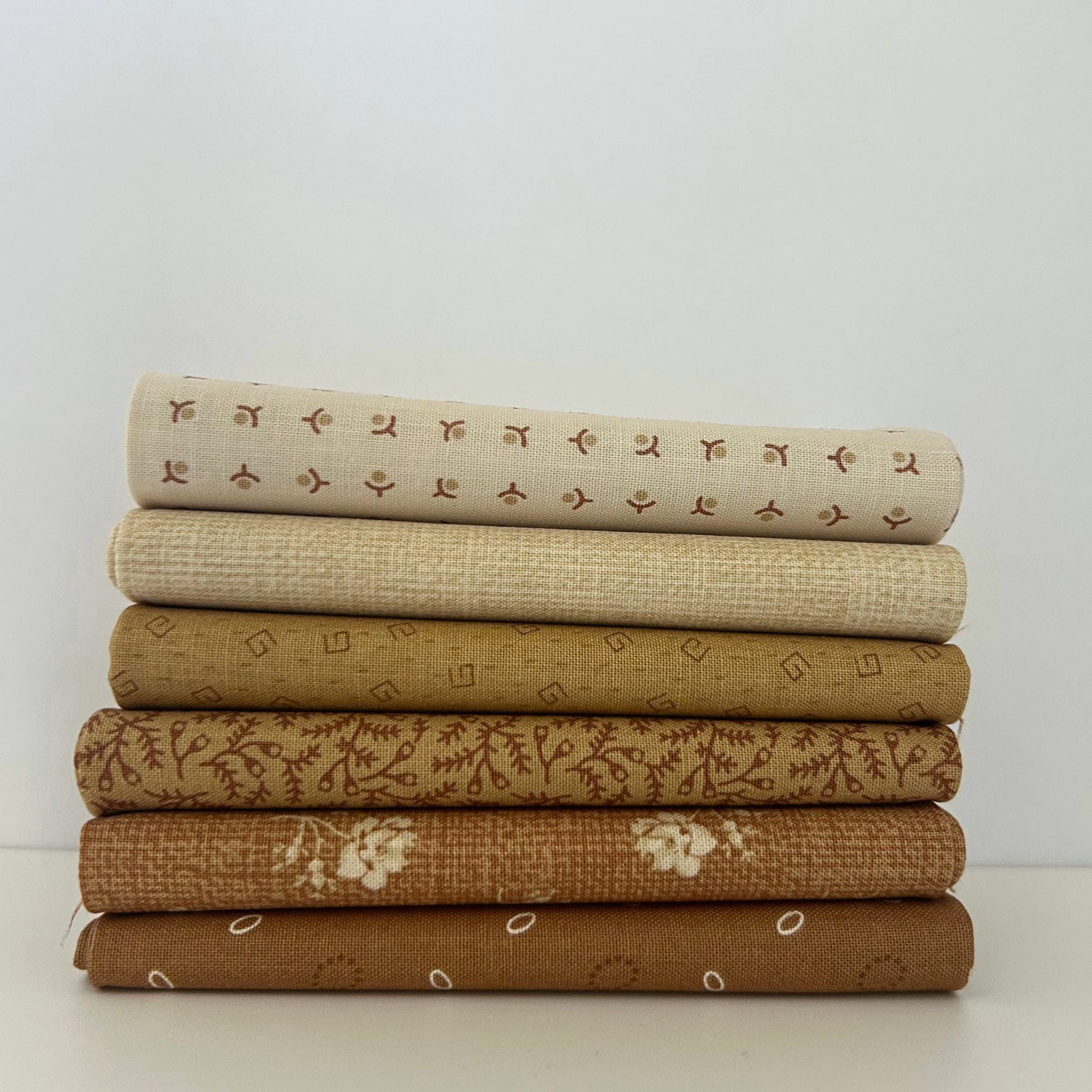 Fat Quarter Bundle Maple Teadye | Baked With Love by Lori Holt of Bee in My Bonnet | 6 Fat Quarters | Curated Bundle