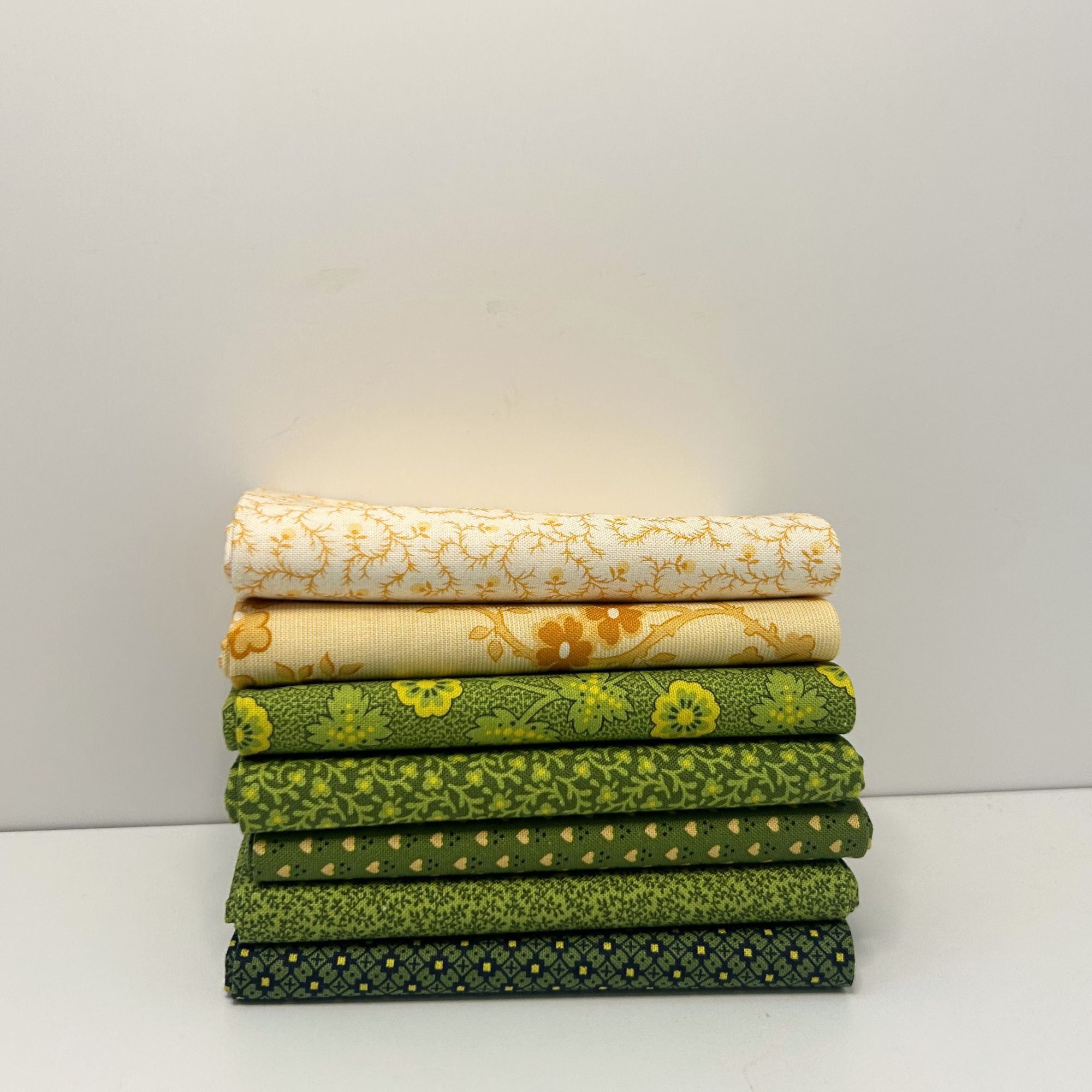 Sally's Stitches Custom Fat Quarter Bundle Green Honey by Betsy Chutchian for Moda Fabrics | 7 FQs | Curated Bundle