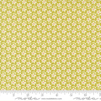 Summers End Daisies Grass Yardage by Fig Tree & Co for Moda Fabrics | 35434 18
