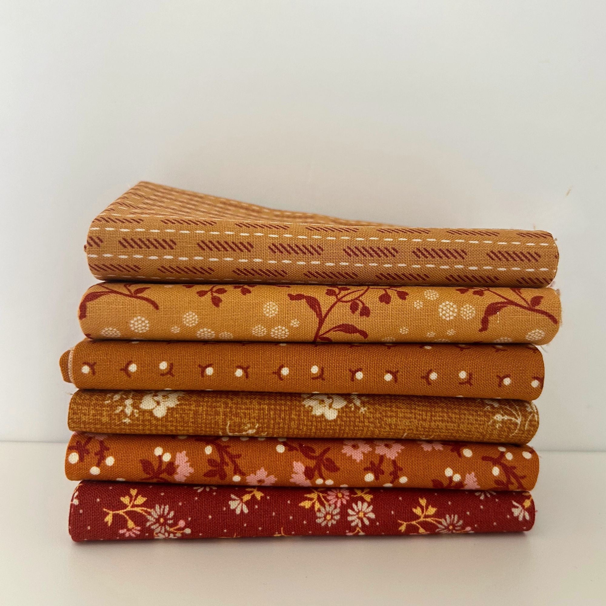 Fat Quarter Bundle Terracotta | Baked With Love by Lori Holt of Bee in My Bonnet | 6 Fat Quarters | Curated Bundle