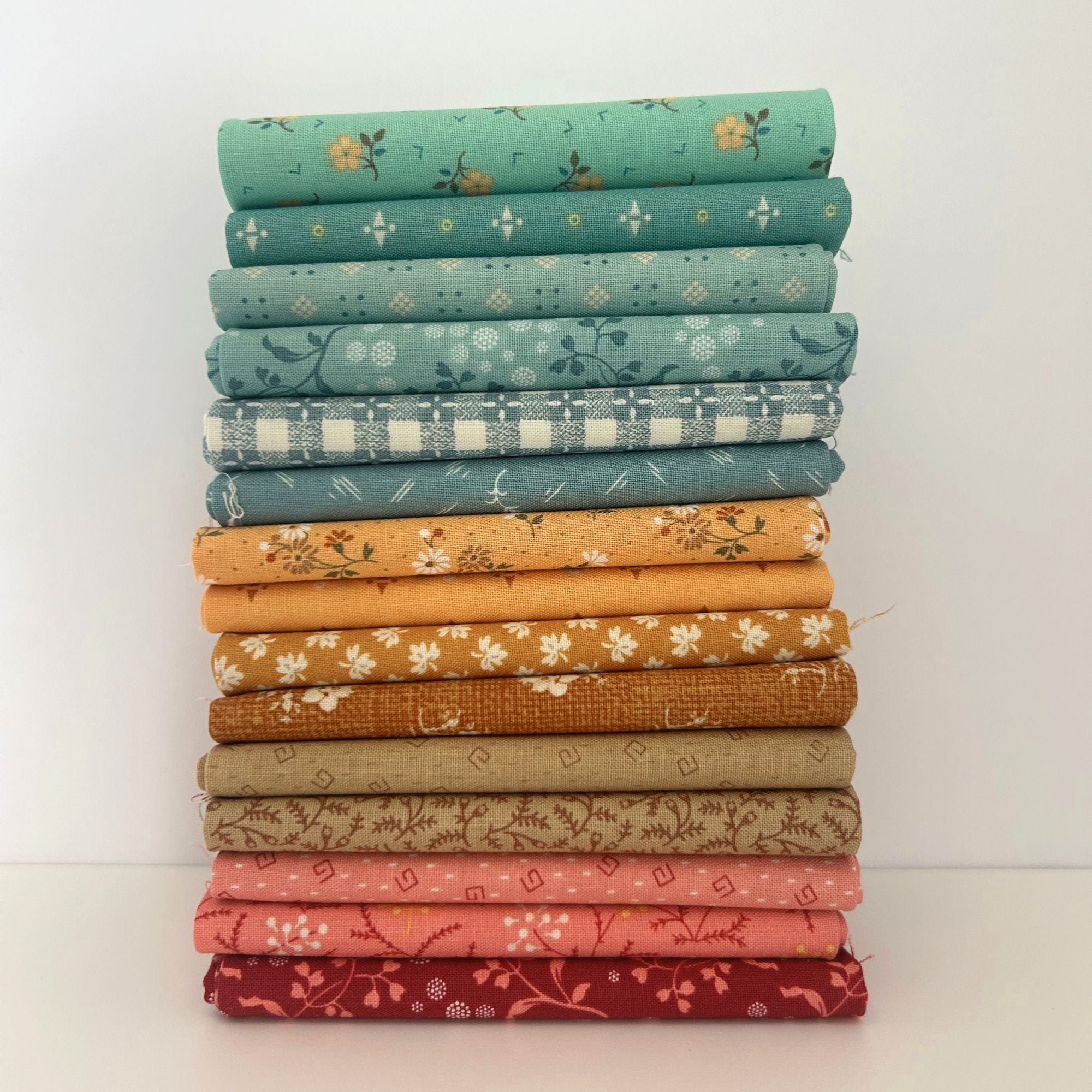 Fat Quarter Bundle Thanksgiving at Grandma's | Baked With Love by Lori Holt of Bee in My Bonnet | 16 Fat Quarters | Curated Bundle