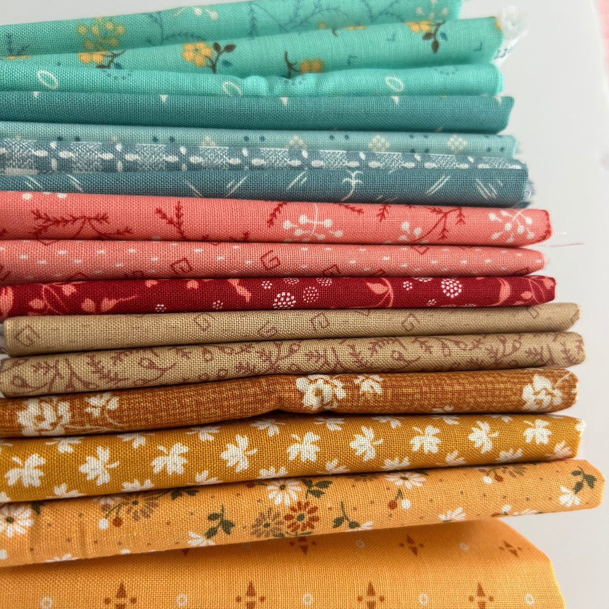 Fat Quarter Bundle Thanksgiving at Grandma's | Baked With Love by Lori Holt of Bee in My Bonnet | 16 Fat Quarters | Curated Bundle