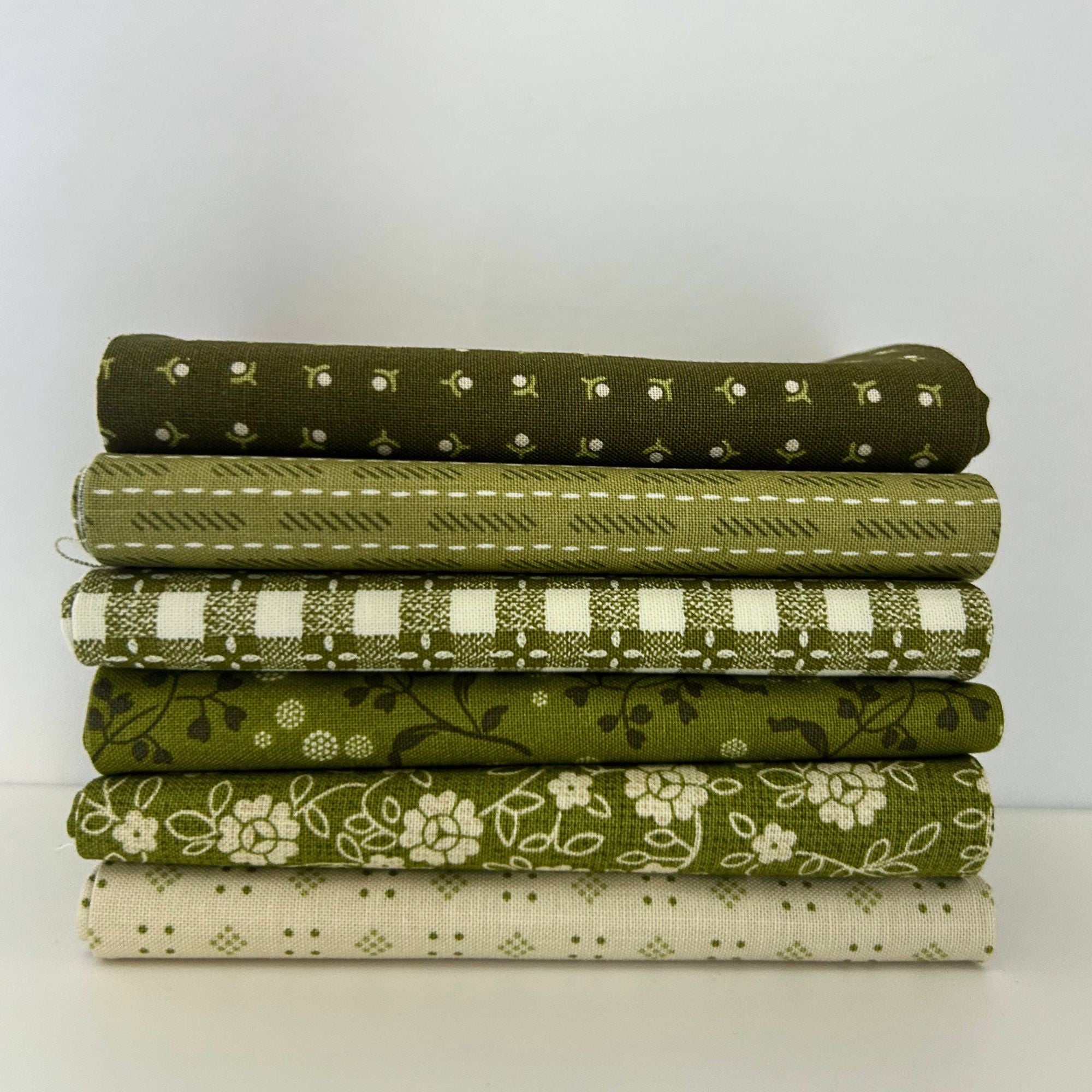 Fat Quarter Bundle Olive | Baked With Love by Lori Holt of Bee in My Bonnet | 6 Fat Quarters | Curated Bundle