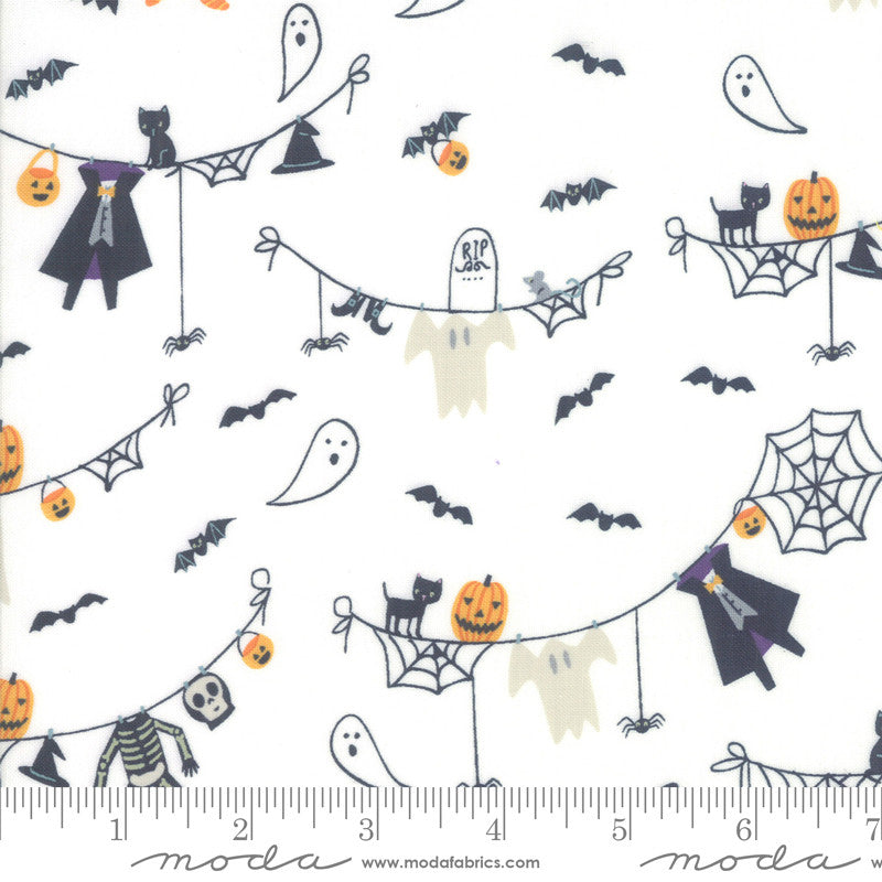 Ghouls and Goodies Cream Spooky Clothesline Yardage (20681 11)