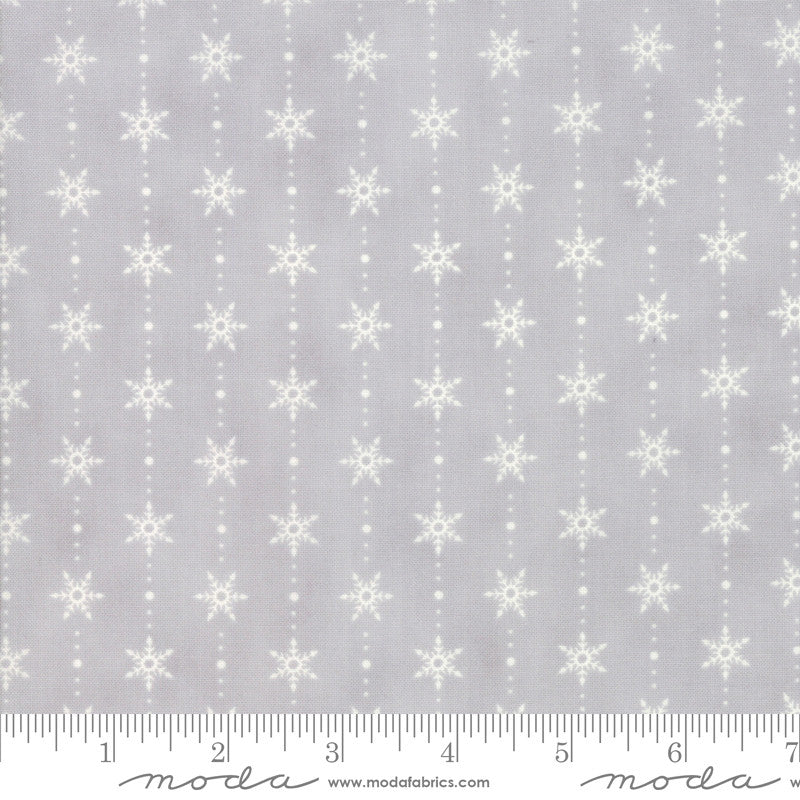 Homegrown Holidays Silo Grey Snowflakes in a Row Yardage (19946 12)