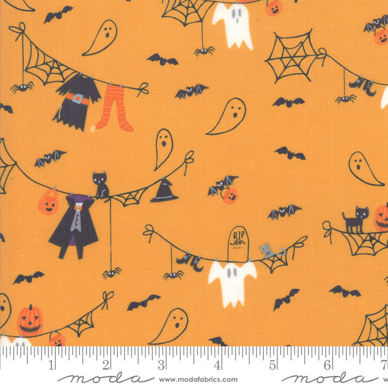 Ghouls and Goodies Candy Spooky Clothesline Yardage (20681 19)